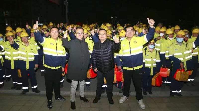 玉兔迎新春，温暖到一线 I 008PG国际锂业治理团队探望慰问新春坚守岗位的员工