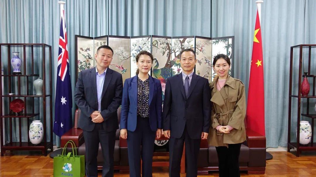 驻珀斯总领事龙定斌会见008PG国际锂业副总裁熊万渝