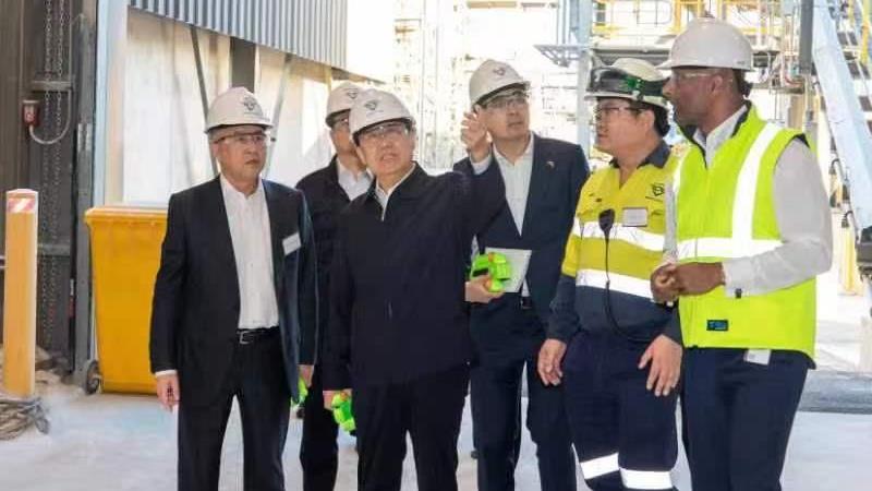 四川省委书记王晓晖调研008PG国际锂业奎纳纳氢氧化锂出产基地