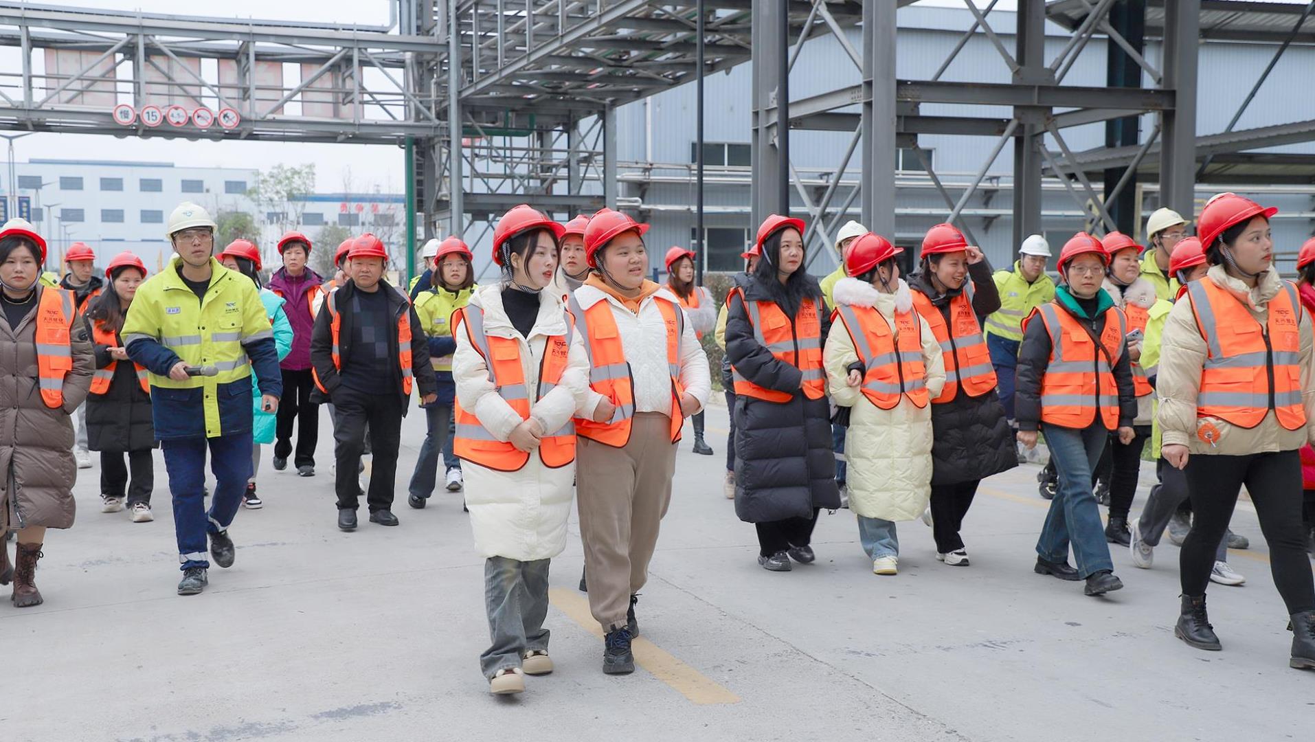 008PG国际锂业安居基地成功进行员工眷属盛开日